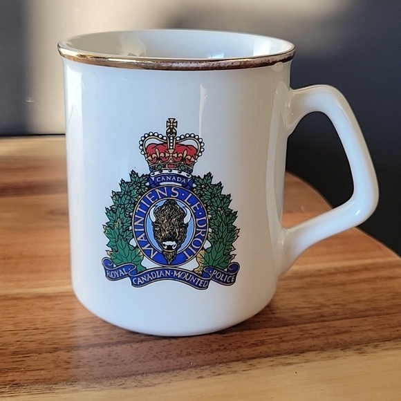 RCMP Other - RCMP mug, guc - no chips